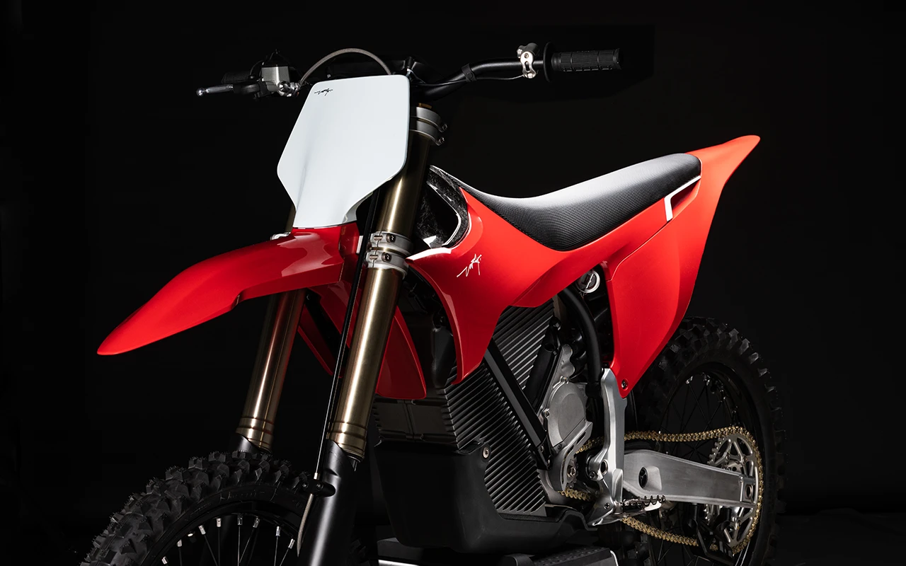 Surron Elektro Bike Bodywork im EMX Store Showroom